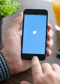 sosyal medya uzmanlığı dersleri