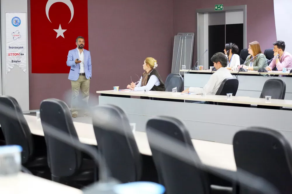 sosyal medya uzmanlığı eğitimleri