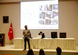 sosyal medyada ek gelir oluşturma eğitmeni