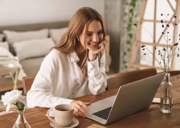 Sosyal Medya Uzmanının Bilmesi Gereken Programlar Hangileri?